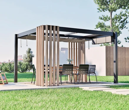 Eine Pergola mit einem Tisch und Stühlen steht auf einer Terrasse im Garten.