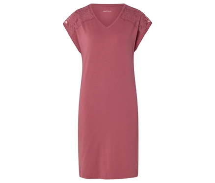 Ein rosafarbenes EVERY-BODY-Kleid mit V-Ausschnitt und Spitzenbesatz an den Schultern.
