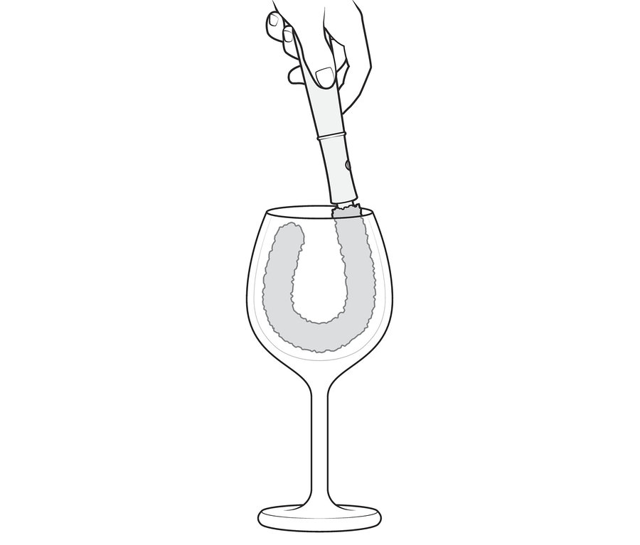 Eine Hand reinigt ein Glas mit einer 2-in-1: Flaschen- und Gläserspülbürste.