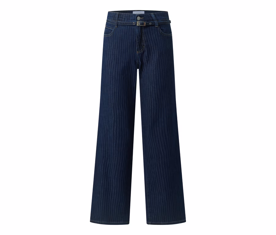 Dunkelblaue Angels Denim »Liz« City Jeans mit weitem Bein, dezentem Nadelstreifenmuster und passendem Gürtel mit silberner Schnalle.