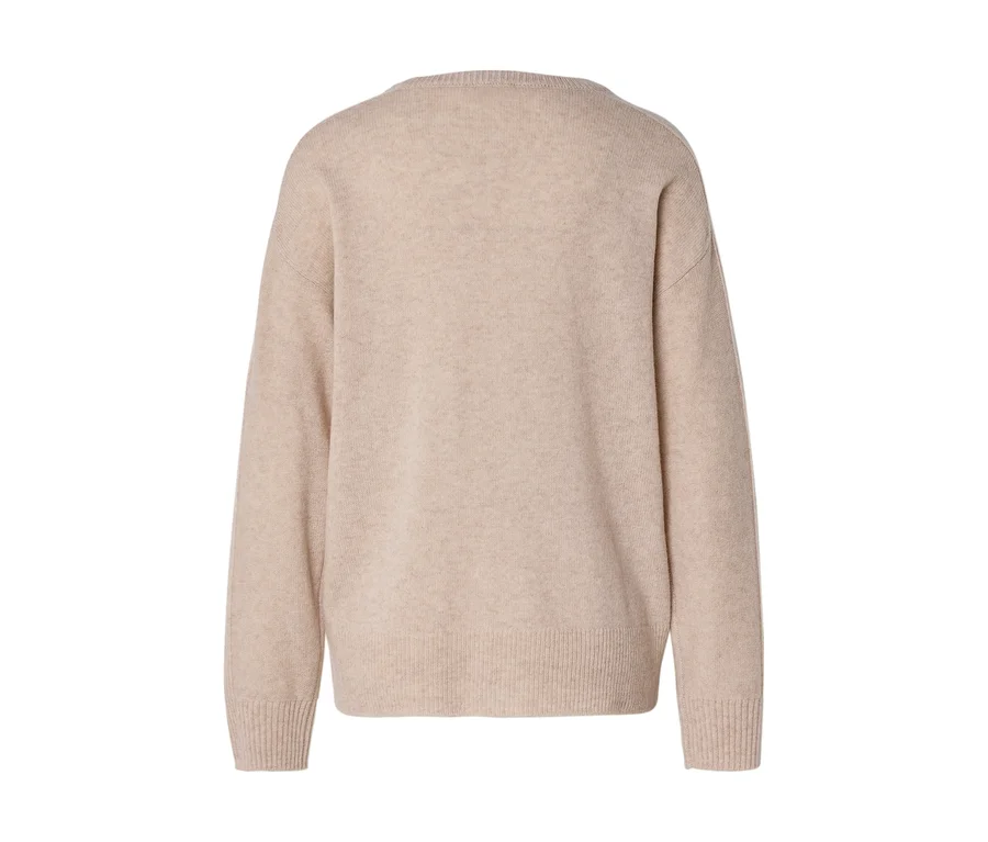 Beiger Pullover, Rückansicht, mit langen Ärmeln und gerippten Bündchen.