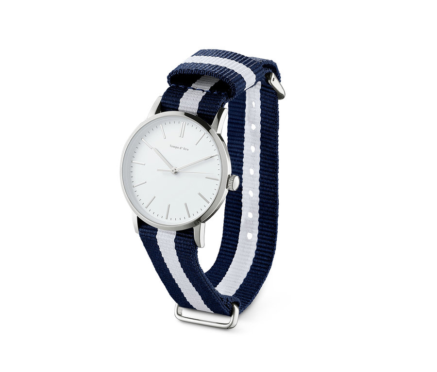 Detailansicht einer Damenuhr mit blau-weiß gestreiftem Wechselarmband.