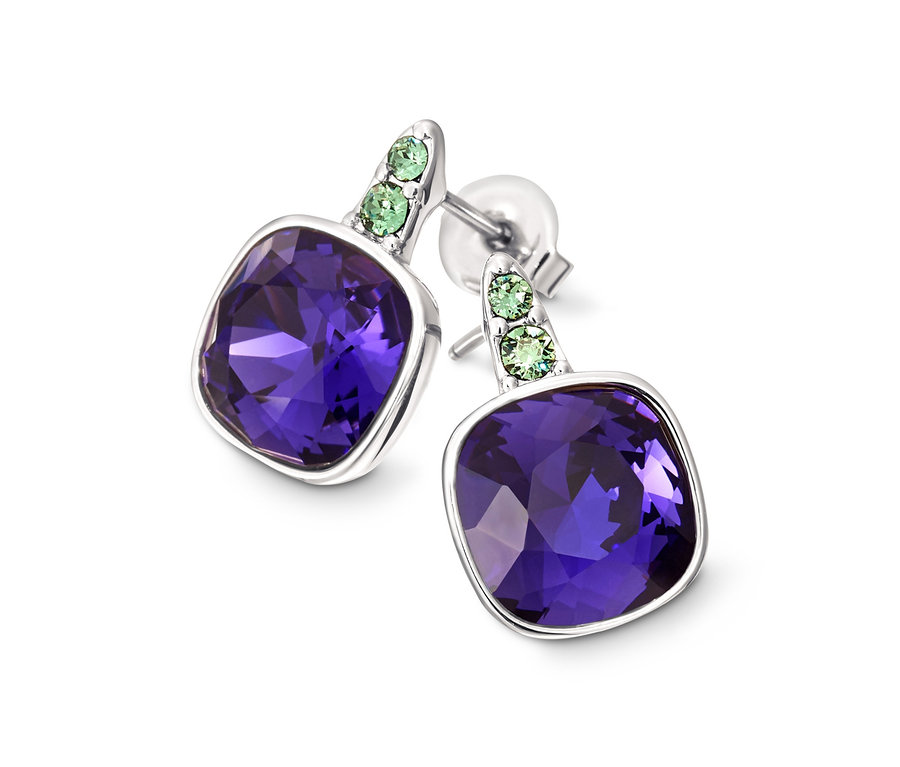 Zwei Ohrstecker veredelt mit Kristallen von Swarovski® mit lila und grünem Stein.
