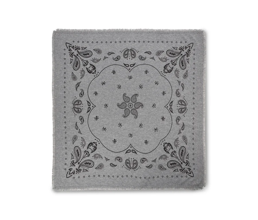 Graues Strick-Bandana mit Wolle und Kaschmir, schwarzem Paisley-Muster und ausgefransten Kanten.