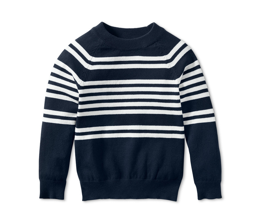 Feinstrickpullover mit blau-weißen Streifen.