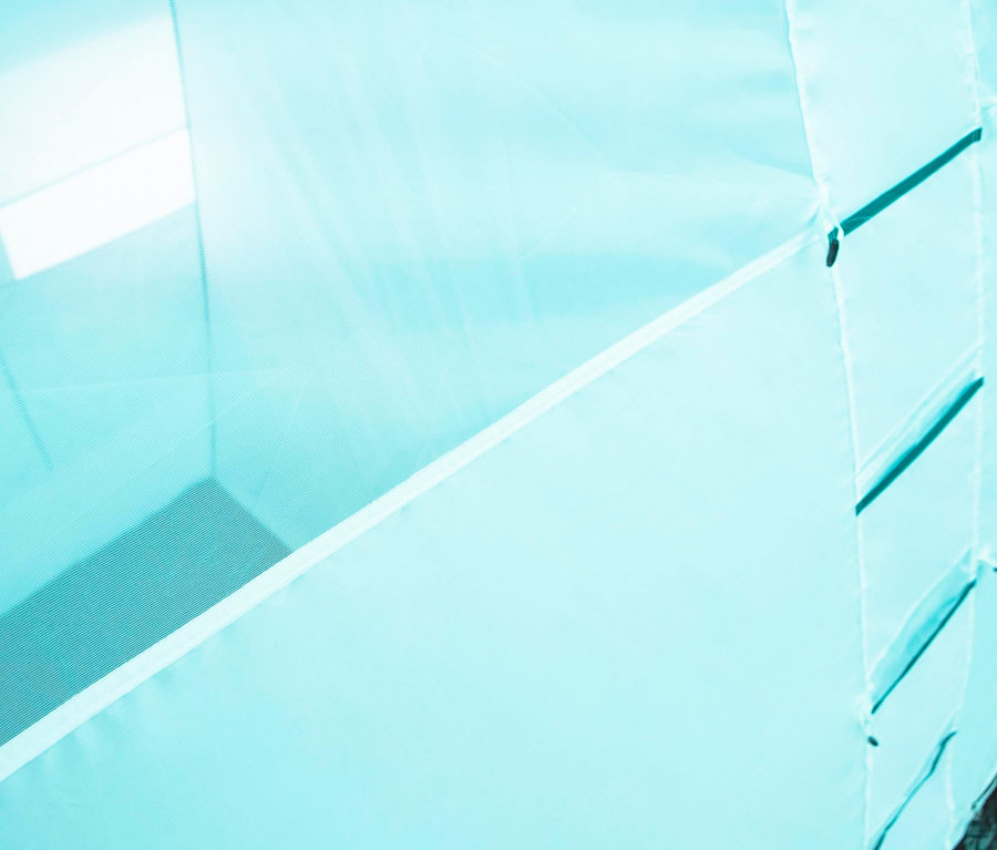 Detailansicht eines blauen Bestway® Pavillo™-Zelt »Family Dome 6« mit Fenstern.