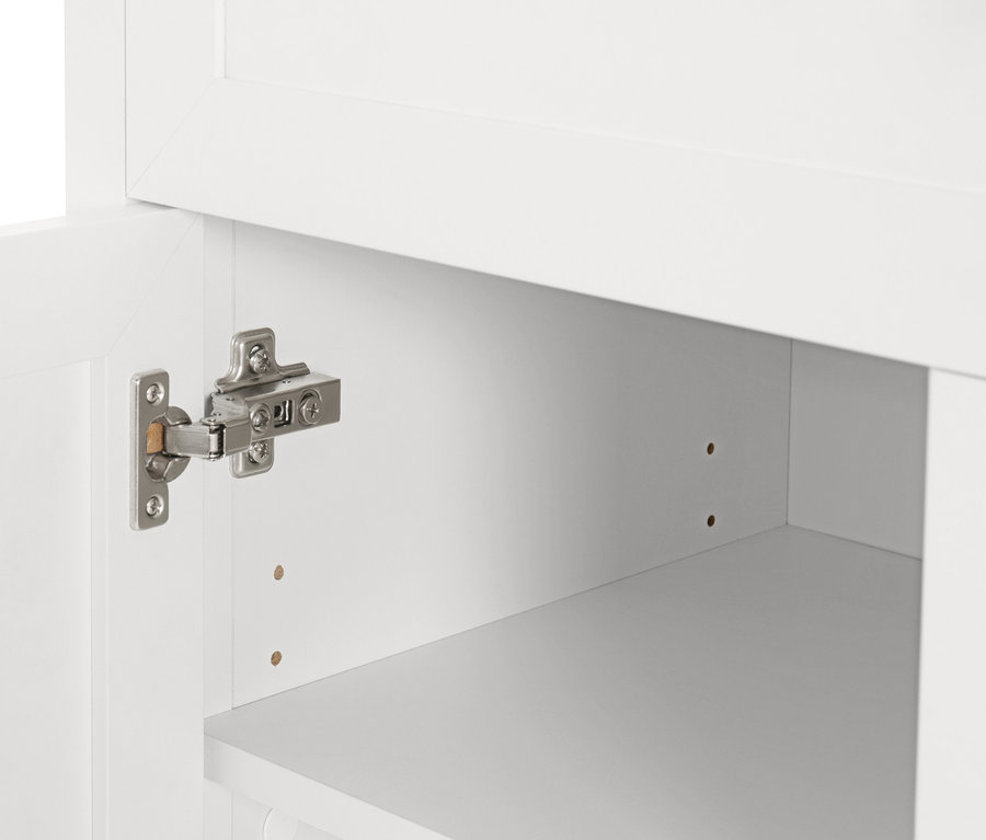 Detail eines weißen Schminkschranks Clara mit geöffneter Tür.