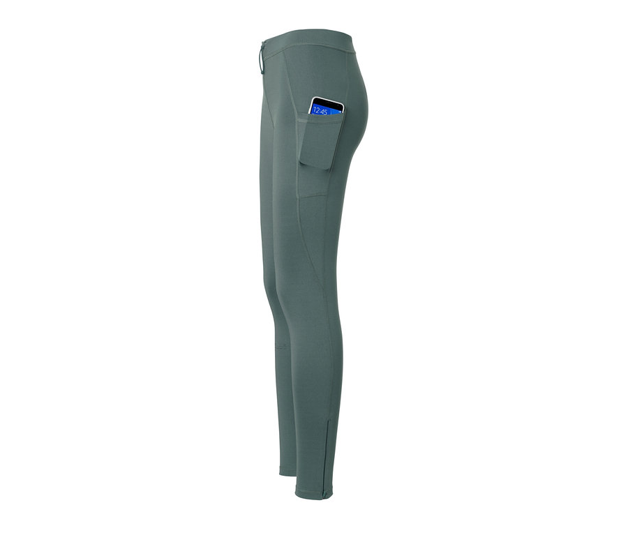 Salbeigrüne Thermo-Lauftight mit einem Handy in der Tasche.