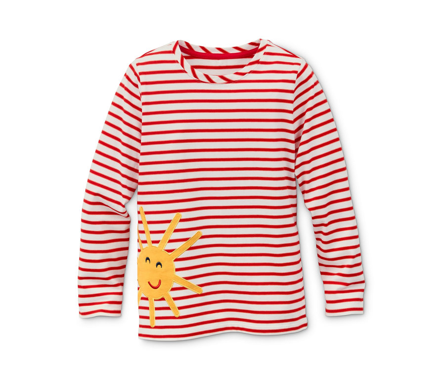 Ein gestreiftes Jersey-Langarmshirt aus Bio-Baumwolle (2er-Pack) mit einem gelben Sonnenaufnäher liegt.