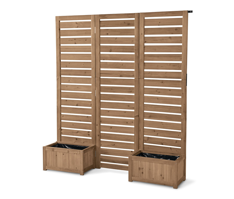 Drei braune Holzwände mit Pflanzkästen »Tinus« stehen nebeneinander.