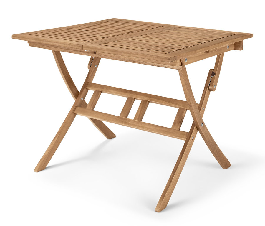 Ein ausgeklappter Ausziehtisch »Lenja« aus Holz steht im Raum.