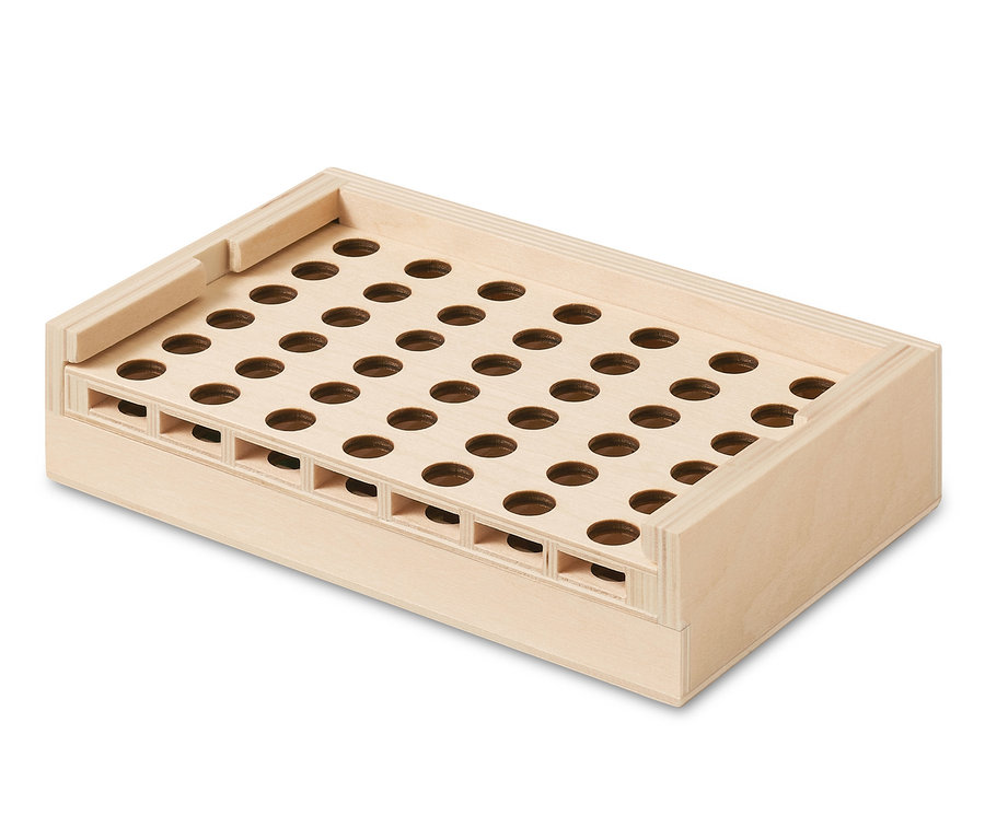 Detailansicht des Holzspiels »4 in einer Reihe«.