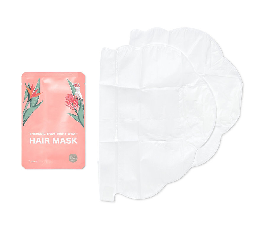 Eine Packung wärmende Haar-Tuchmasken, sowie zwei Tuchmasken.