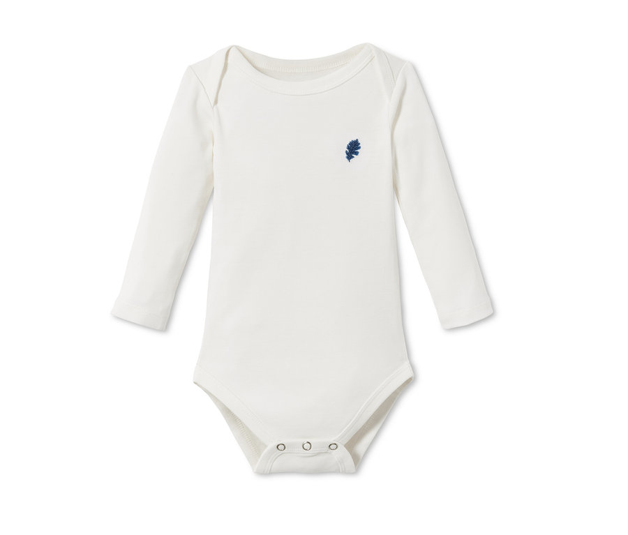 Weißer Langarmbody mit blauem Aufdruck.