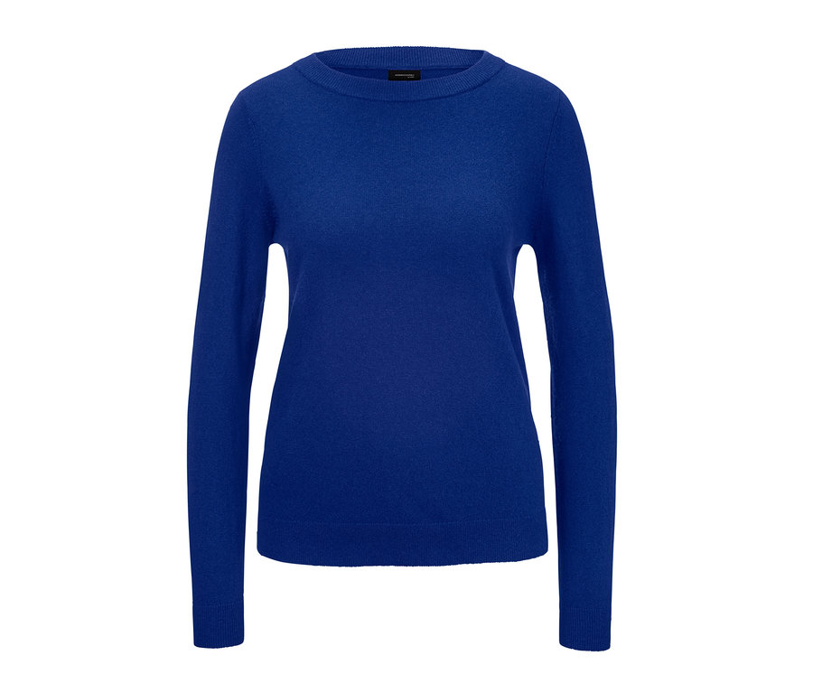 Blauer Pullover mit Cashmere auf weißem Hintergrund.