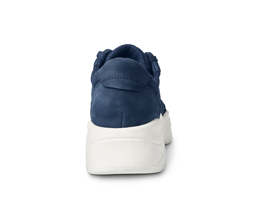 Detailansicht Leder-Sneaker von hinten, blau mit weißer Sohle.