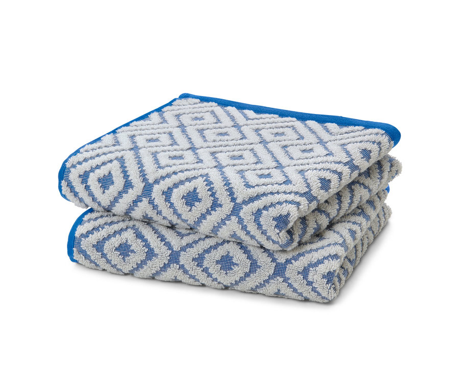 Stapel aus zwei Jacquard-Handtüchern mit blauem geometrischen Muster.