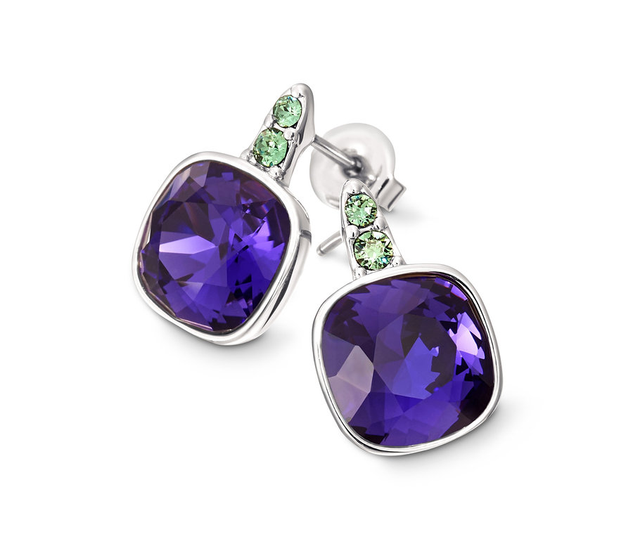 Zwei Ohrstecker veredelt mit Kristallen von Swarovski® mit lila und grünem Stein.