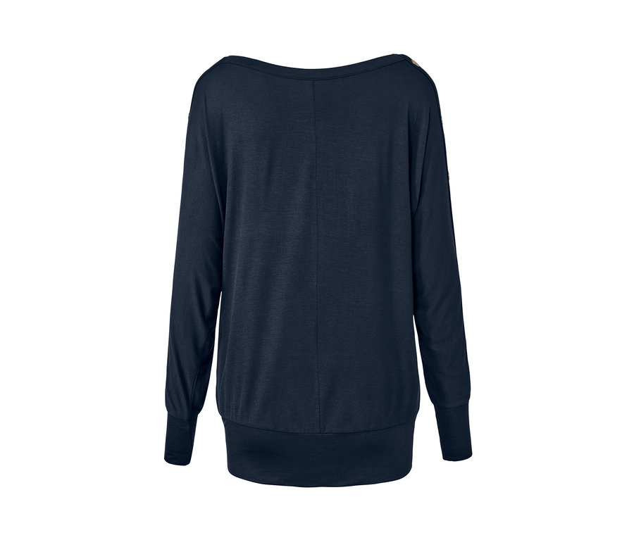 Rückansicht eines Shirts mit Fledermausärmeln.