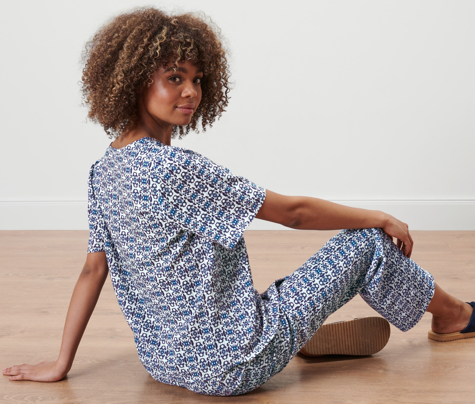 Thumbnail - Tchibo - Bluse mit Alloverprint - Damen - Gr. 46 - blau/print