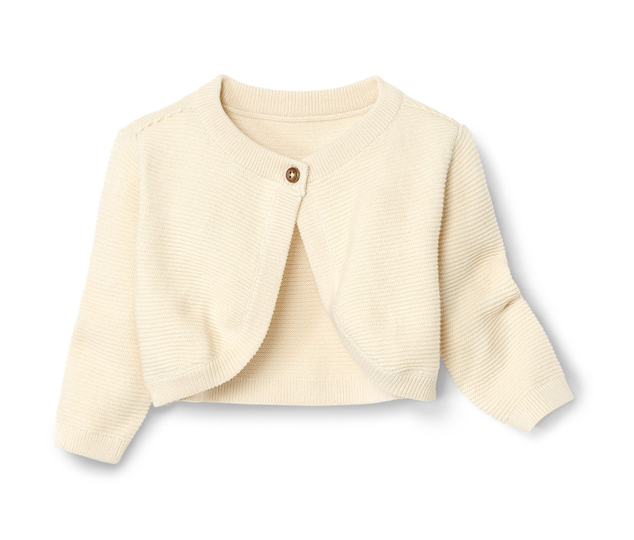 Baby-Strickbolero in Creme mit einem Knopf.