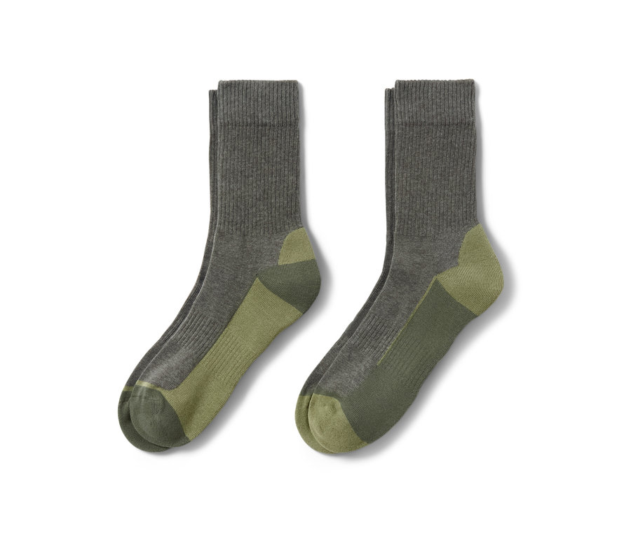 Zwei Paar graue Outdoor- und Gartensocken mit olivgrüner Ferse und Zehen.