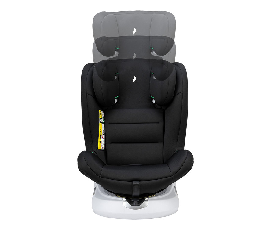 Schwarzer Osann Kindersitz Four 360 S auf weißem Sockel.