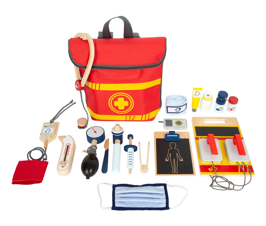 Roter small foot Notarzt-Rucksack mit medizinischem Spielzeug wie Stethoskop, Verband und Maske.