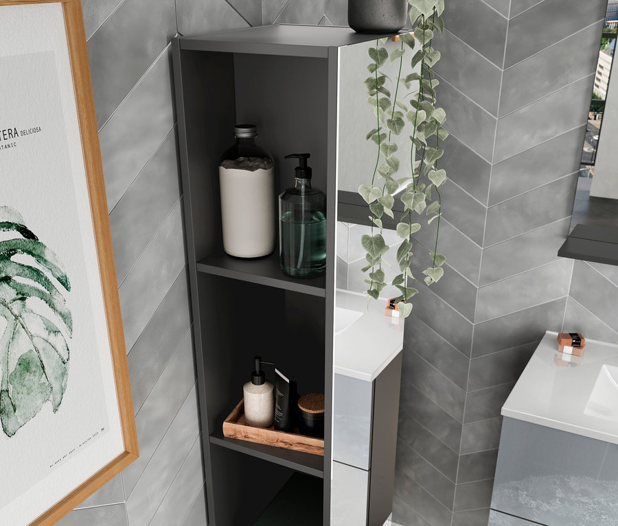 Im Badezimmer steht ein graues Regal »Vasio« mit vier Ablagen, auf denen Kosmetikprodukte stehen.