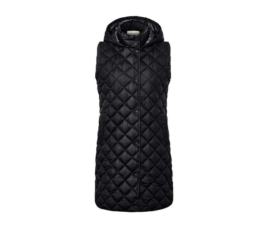 Lange schwarze Steppweste mit Kapuze.