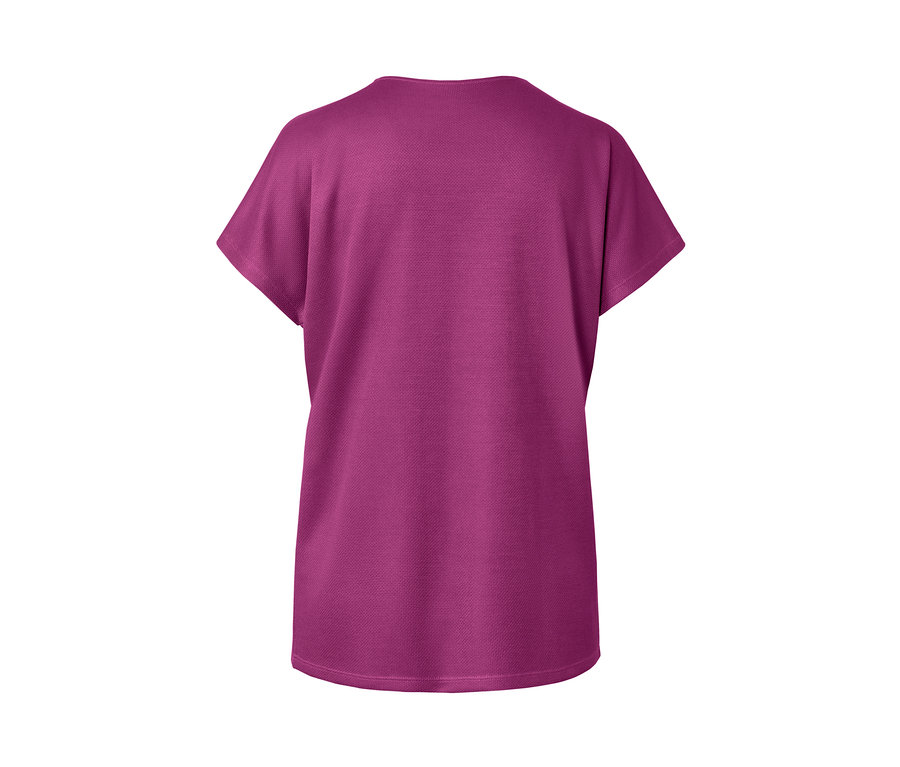 Detailansicht eines strukturierten Shirts in Berry.