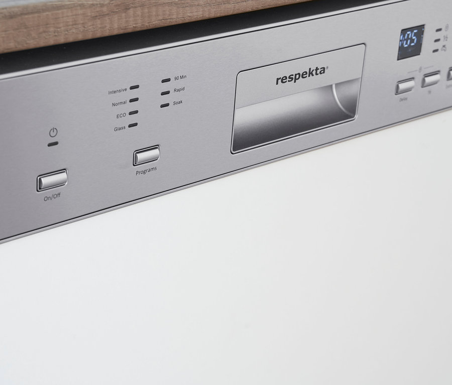 Nahaufnahme eines Respekta teilintegrierbaren Geschirrspülers »GSP60IBATIDM«, 60 cm, E (von A bis G) mit Bedienfeld.