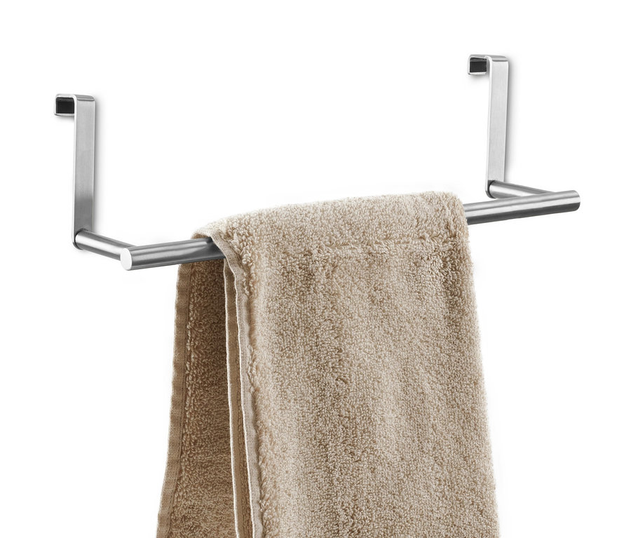 Ein Handtuch hängt an einem Tür-Handtuchhalter.