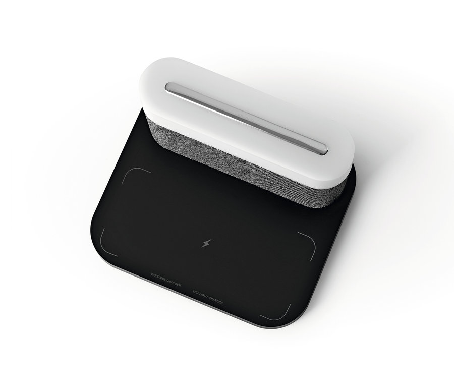 Schwarzes kabelloses Ladegerät mit LED-Licht und grauem Lautsprecher mit weißem Rand. N8WERK Nachttischlampe mit Wireless Charger, schwarz.