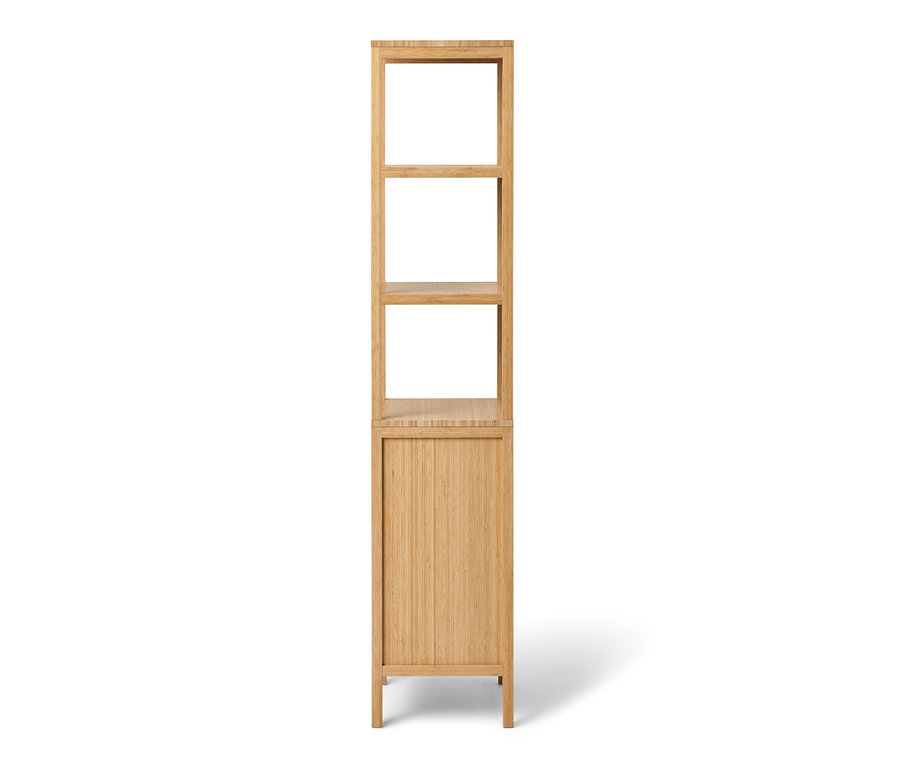 Ein Ordnungsregal im skandinavischen Design mit drei offenen Regalfächern über einem Schrank.