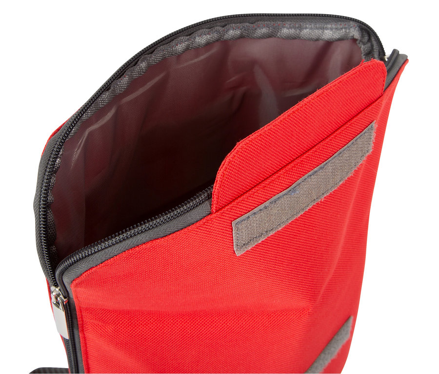 Geöffneter roter small foot Notarzt-Rucksack mit grauem Reißverschluss und Innenraum.