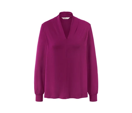 Beerenfarbenes Langarmshirt mit V-Ausschnitt.