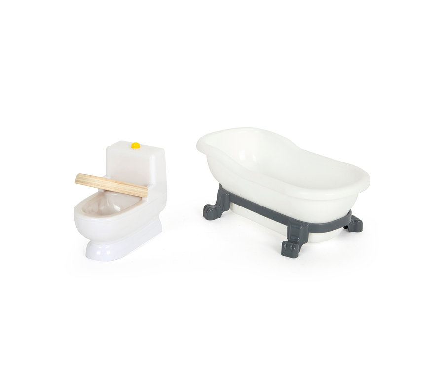 Eine weiße Puppenhaus-Toilette und eine Badewanne stehen nebeneinander auf einem weißen Hintergrund. small foot Puppenhaus Stadtvilla.