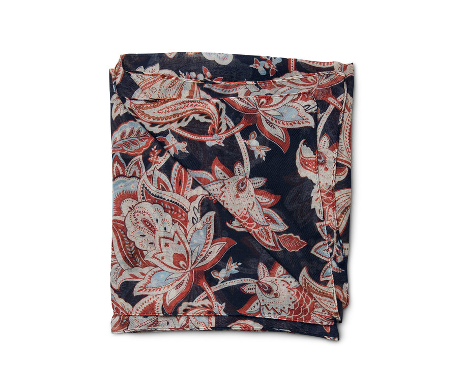 Gefalteter Webschal mit blauem Hintergrund und Blumenmuster in Rot und Hellblau.
