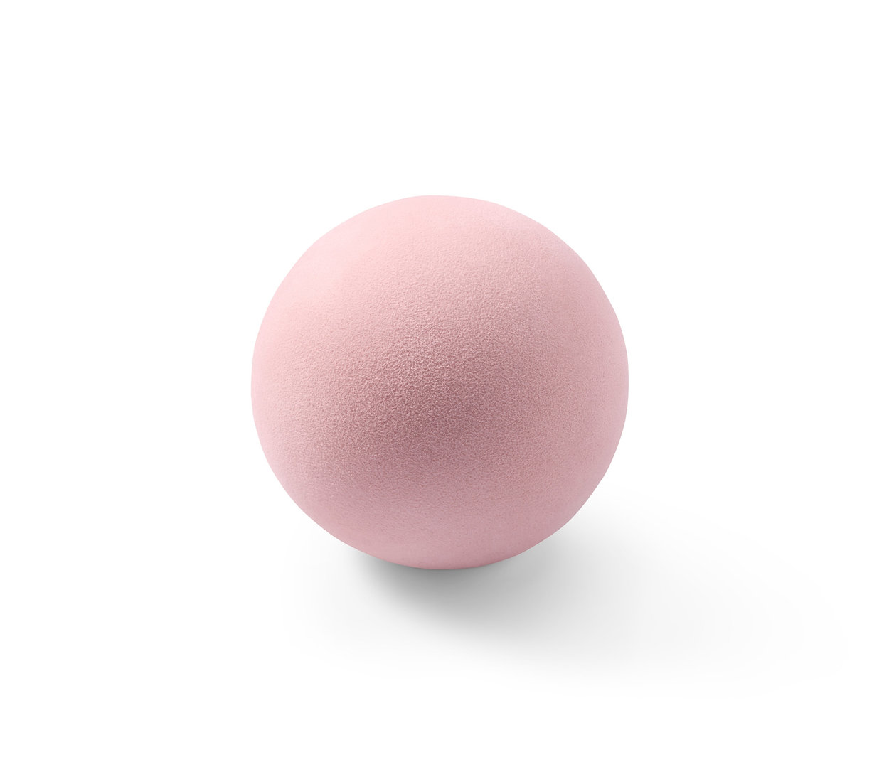 Rosa Faszienball auf weißem Hintergrund.