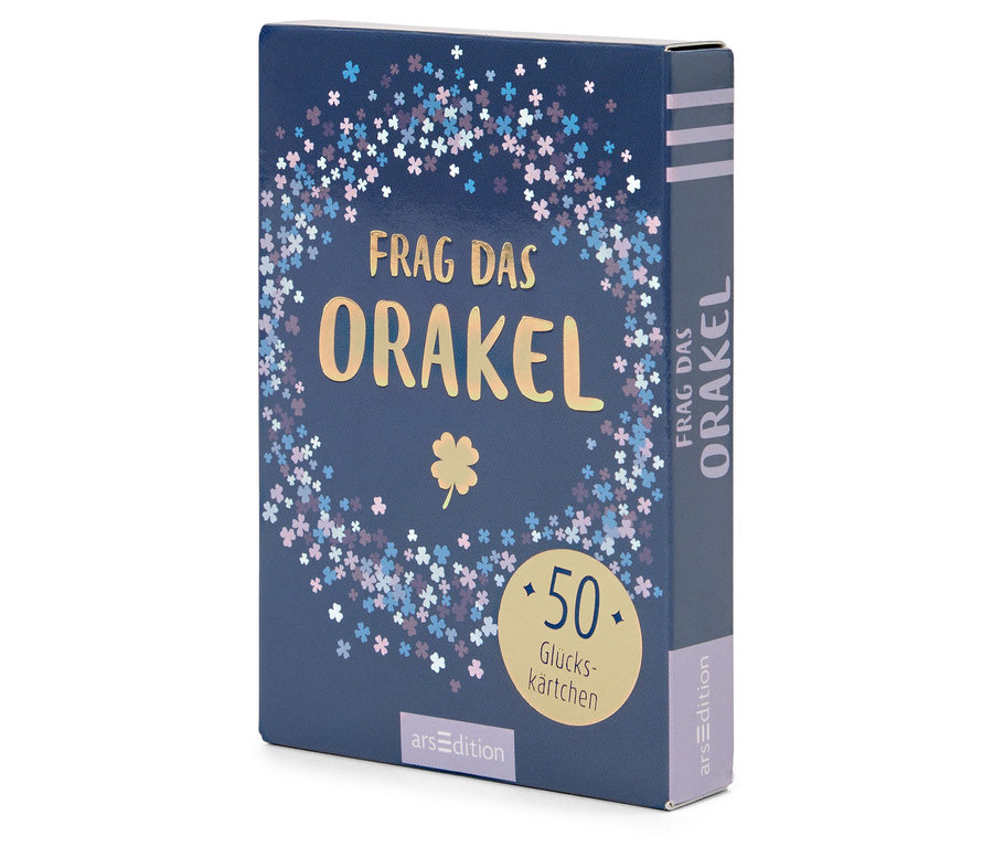 Eine blaue Kartenspielpackung mit dem Titel "Frag Das Orakel" und einem Kleeblatt-Symbol.