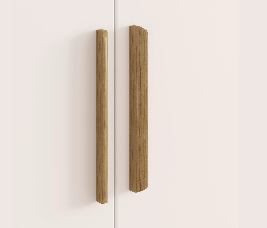 Detailaufnahme eines weißen, 6-türigen rauch Drehtürenschranks »Skandi« mit Holzgriffen.