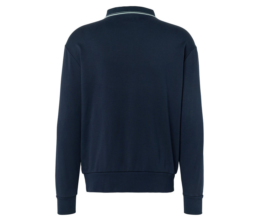 Rückansicht eines marineblauen Poloshirts mit langen Ärmeln und einem dünnen weißen Streifen am Kragen.