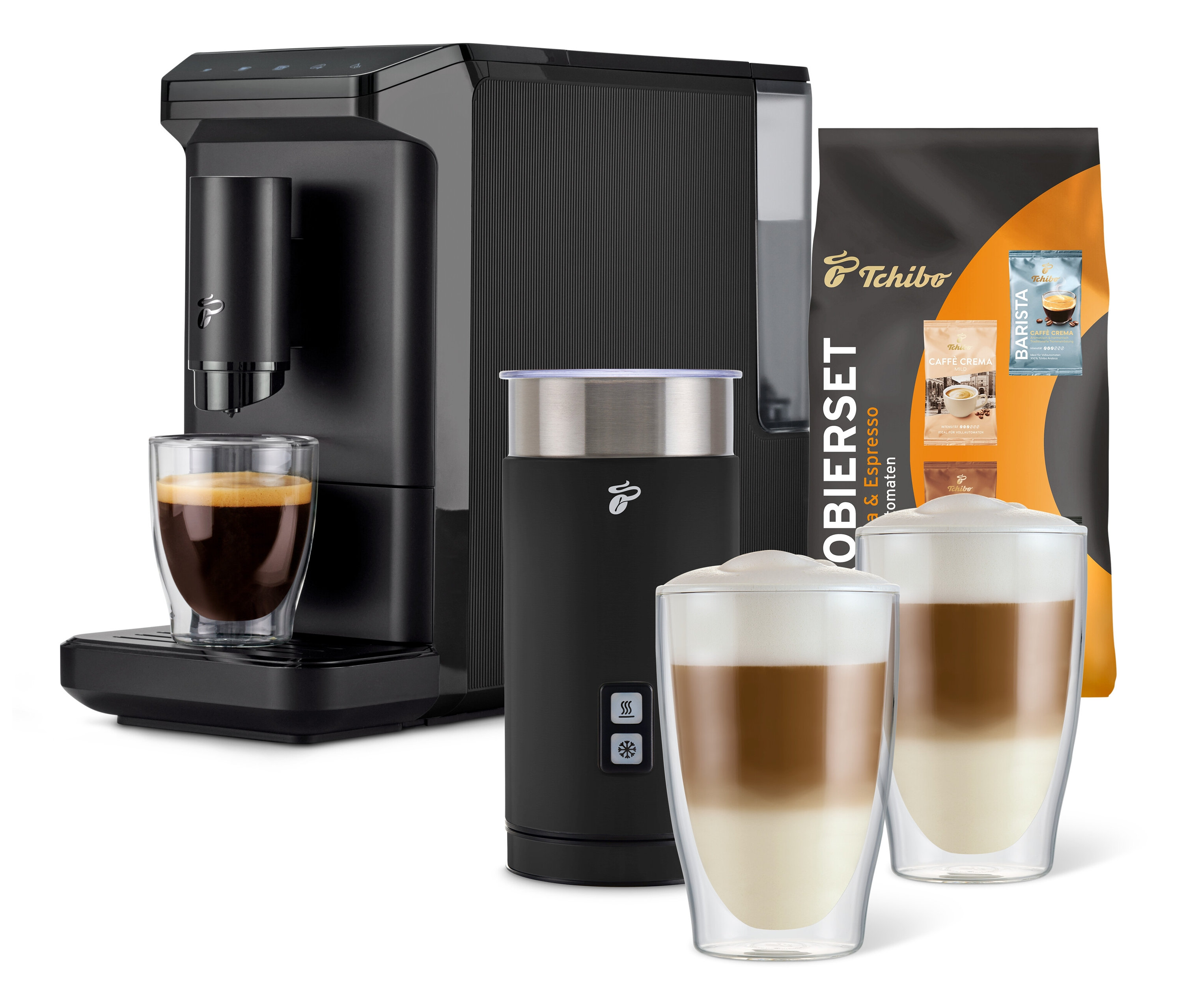 Schwarze Espressomaschine mit Milchaufschäumer, zwei Gläsern Latte Macchiato und einer Tasse Espresso, sowie Esperto mini Genuss Set Kaffeebohnen.