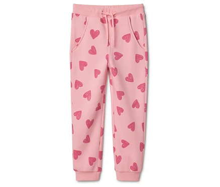 Eine hellrosa Jogginghose mit pinkfarbenen Herzen und Kordelzug.