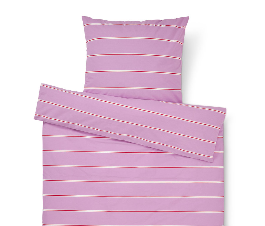 Lila Bettwäsche mit roten und weißen Streifen, bestehend aus einem Kissenbezug und einem Bettbezug.