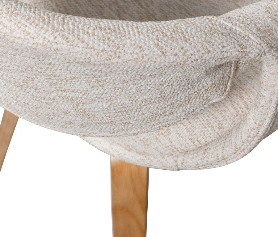 Detailansicht eines naturfarbenen WOOOD Esszimmerstuhls »Yossi« mit Holzfuß.