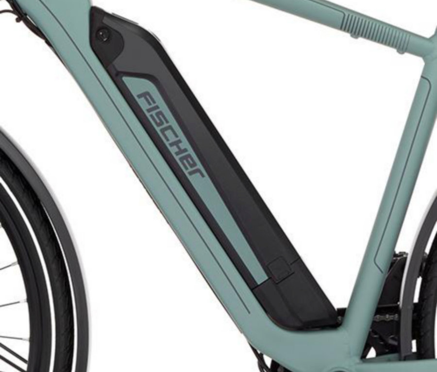 Nahaufnahme des mintgrünen FISCHER Trekking E-Bike VIATOR 2.1 ACTIVE mit Diamant-Rahmen und schwarzem Akku.
