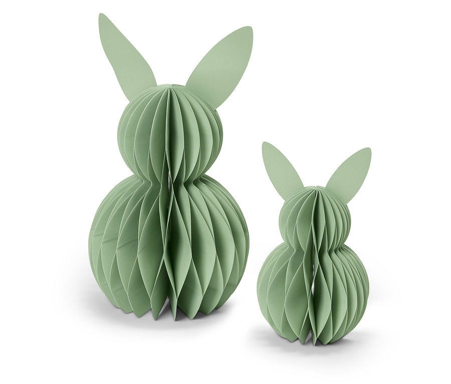 Zwei hellgrüne Papierhasen stehen auf einem weißen Hintergrund.