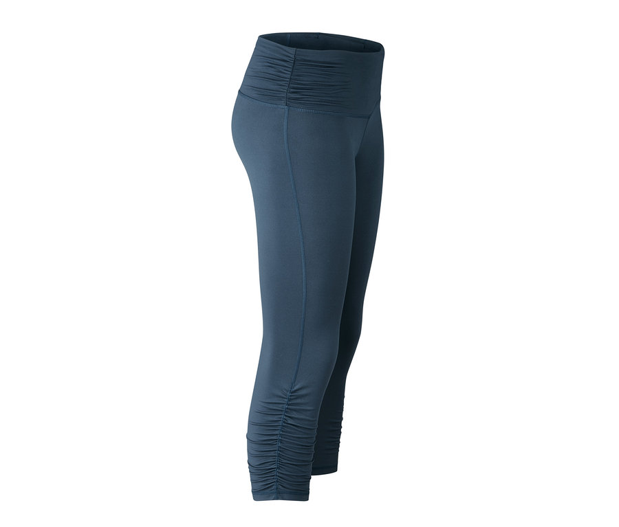 Blaue 3/4-Sporthose mit elastischem Bund und Raffungen an den Beinenden.